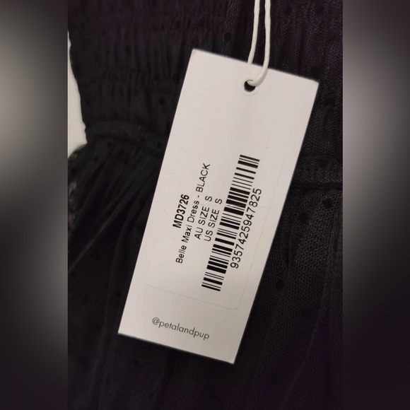 Elegant Black Tiered Dress - Picture 5 of 6